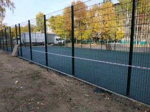 Забор на спортивную площадку 40 метров фото в Клину