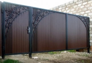 Распашные ворота из профнастила - пример 1 фото в Клину