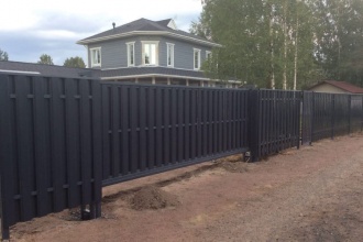Забор из евроштакетника с бетонированием столбов 80 метров фото в Клину